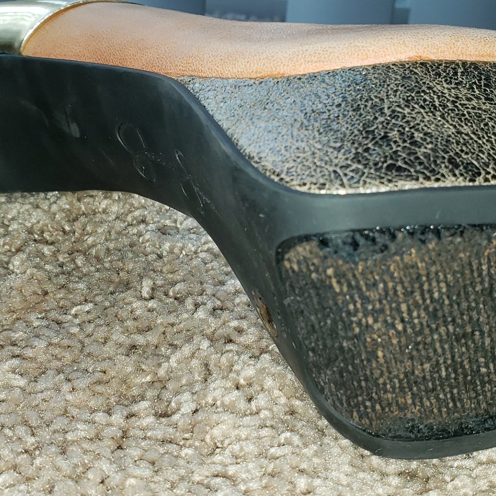 Shoes - Picture 2 of 4